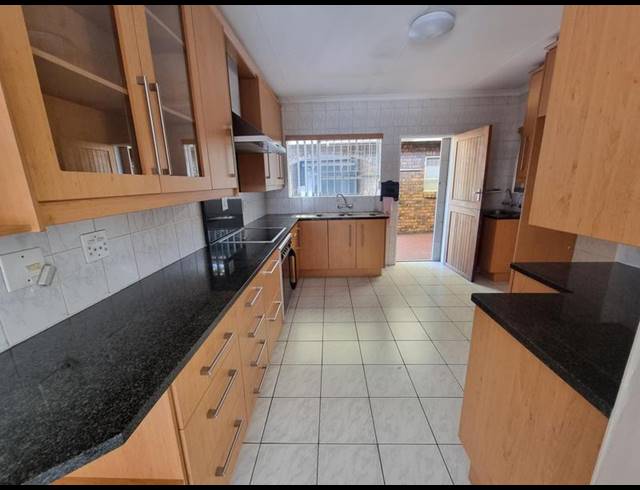 3 BEDROOM TOWNHOUSE FOR SALE IN THREE RIVERS